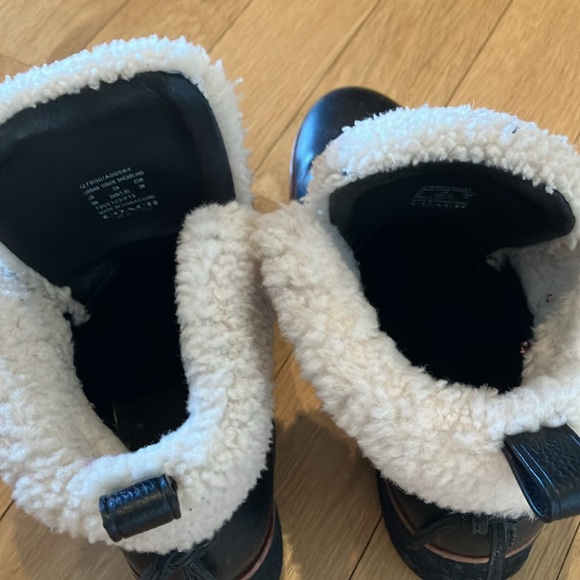 Coach shearling and leather boots size 9 - Picture 4 of 8